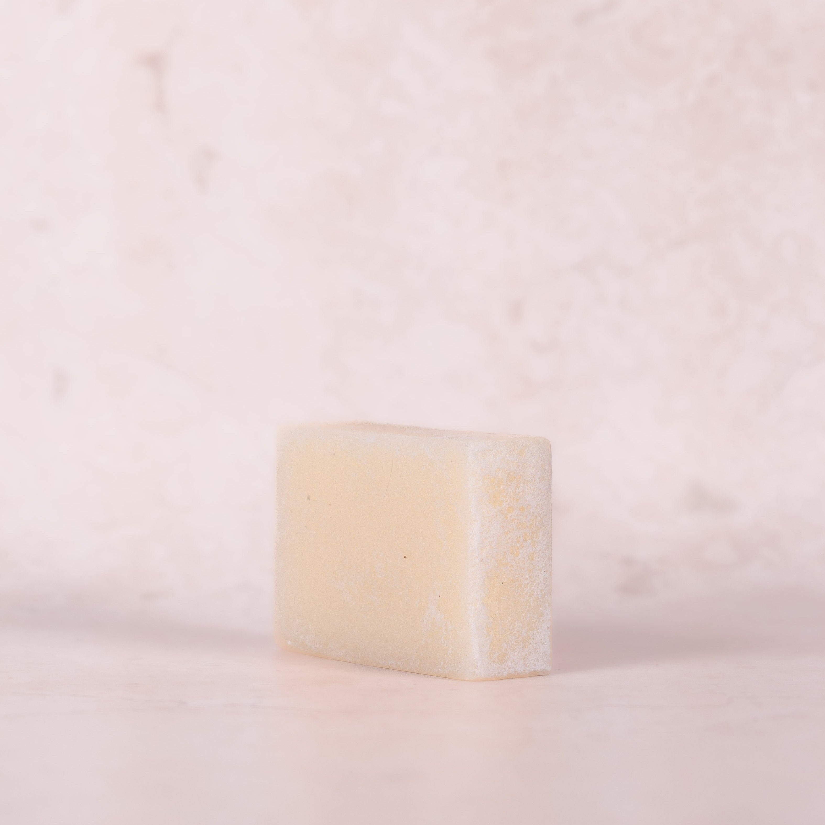 Jabón artesanal  con aceite de almendras dulces para piel sensible – Puramente 23